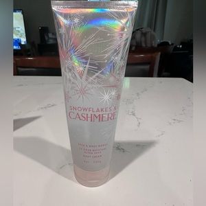 NWOT Bath & Body Works Snowflakes & Cashmere Lotion
